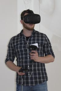 Julian Gaab demonstriert das VR-Autorenwerkzeug