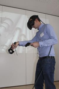 Dustin Raffler und Julian Gaab demonstrieren den Unterricht mit VR